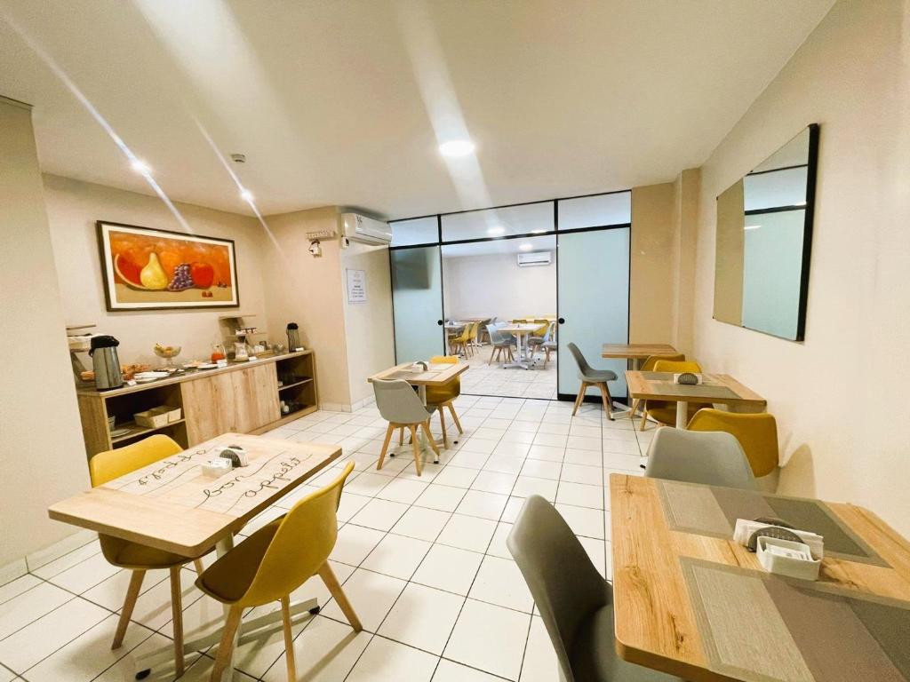 Eldhús eða eldhúskrókur á HOTEL Javier Prado Inn