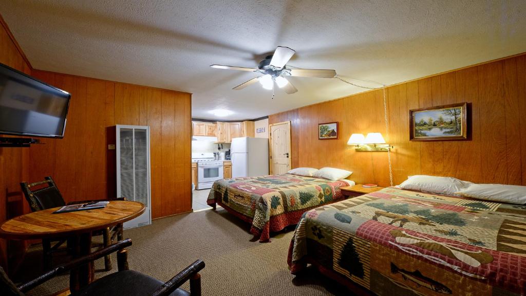 En eller flere senge i et værelse på Arrowhead 13 Deluxe