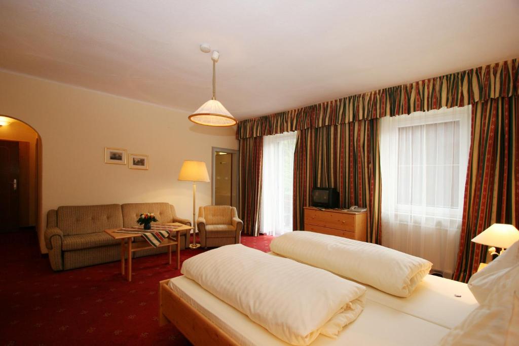 Postel nebo postele na pokoji v ubytování Ferienhotel Alber