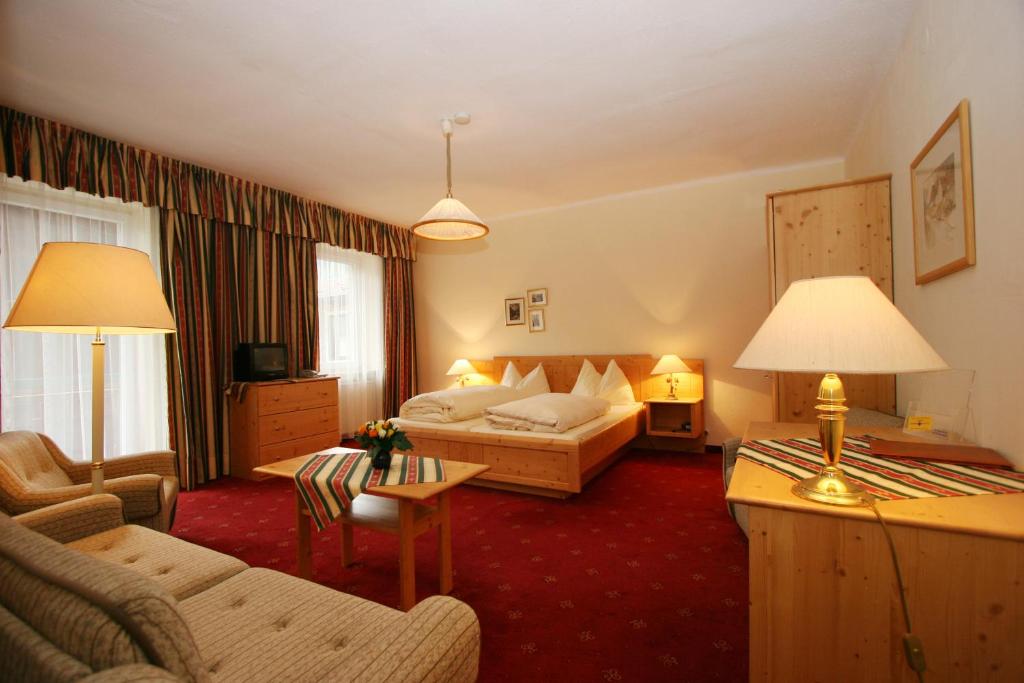Postel nebo postele na pokoji v ubytování Ferienhotel Alber