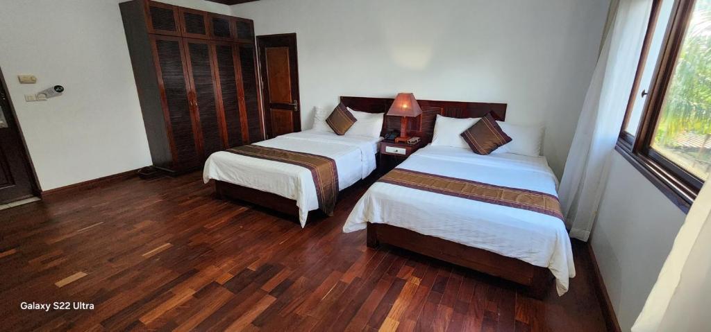 Postel nebo postele na pokoji v ubytování EG Paradise Angkor Villa Hotel