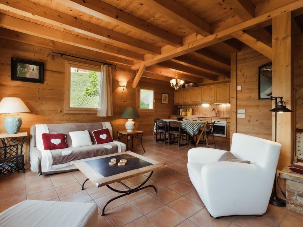 a living room with a couch and a table at Chalet confortable 6 pers, 3 ch, à côté des pistes La Balme/Fernuy - FR-1-304-291 in La Clusaz