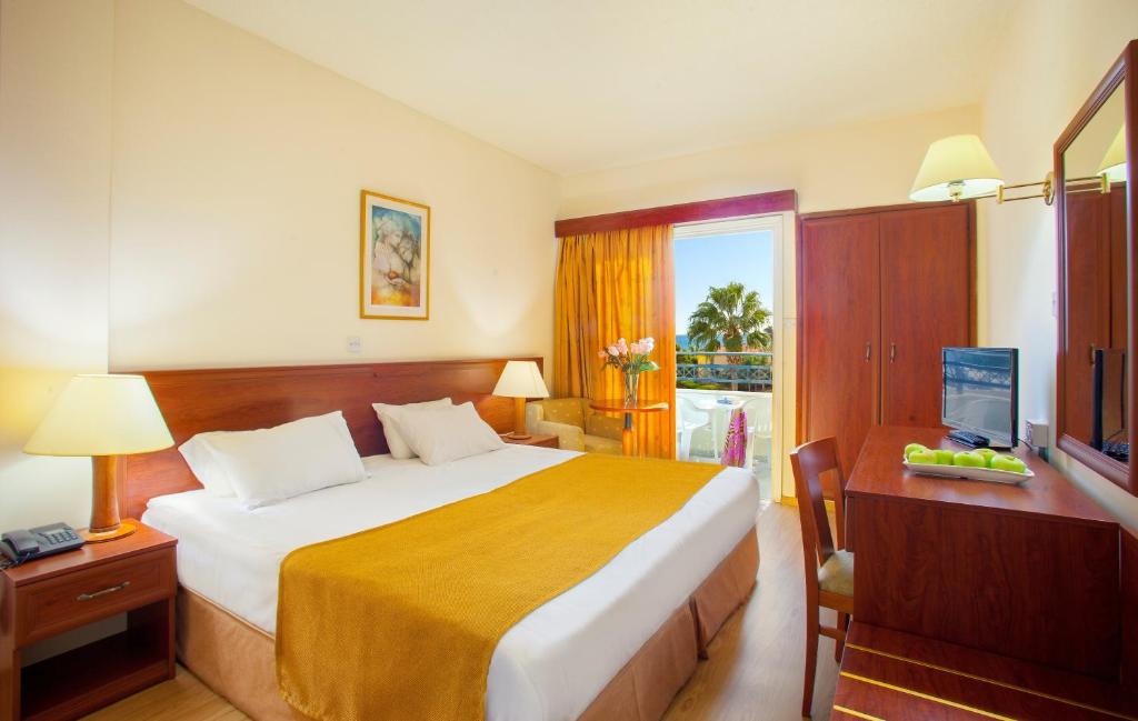 Kapetanios Limassol Hotel - Habitación Doble O Doble (2 Adultos + 1 Niño)