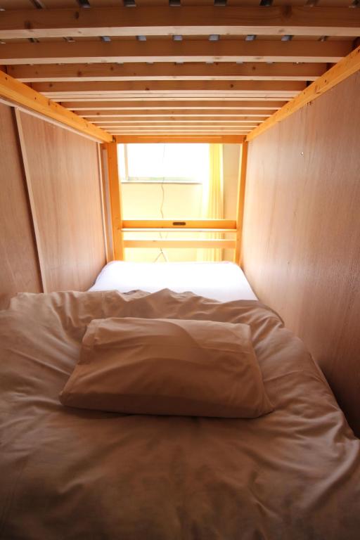 Postel nebo postele na pokoji v ubytování Dormitory Kinshu - ドミトリー錦繍