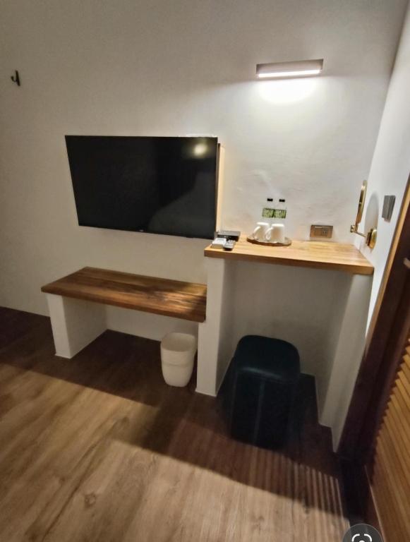 TV a/nebo společenská místnost v ubytování 小時公館城西