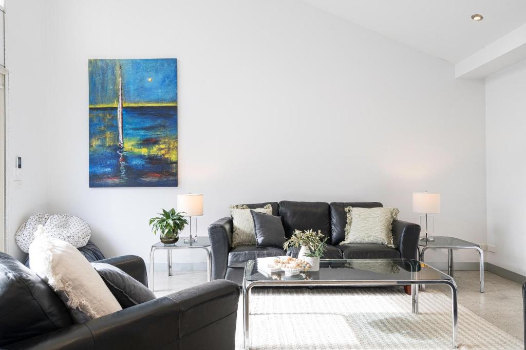 StayCentral - Fairfield Four-bedroom Home - Housity