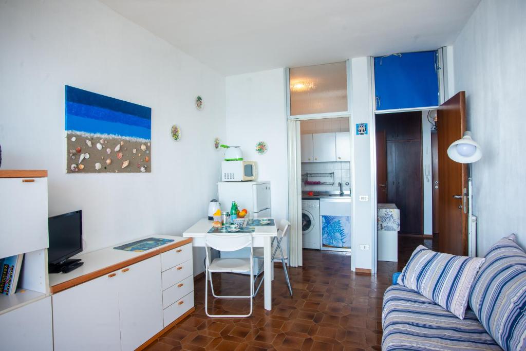 Кухня или мини-кухня в Sole Surf E Relax - Happy Rentals
