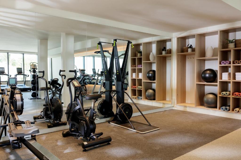 Fitness centrum a/nebo fitness zařízení v ubytování Hotel Indigo Grand Cayman by IHG