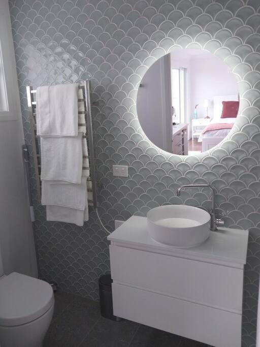 Fotografie z fotogalerie ubytování Welcome to the Pool House Fully renovated cabin v destinaci Shelly Beach