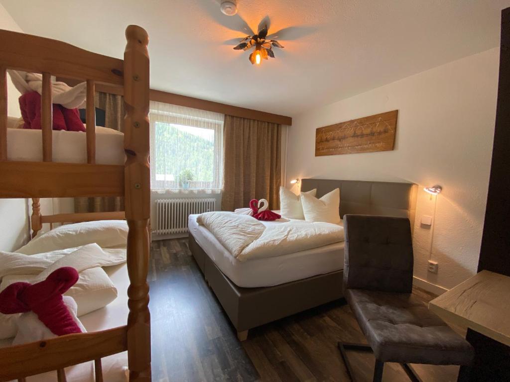 Postel nebo postele na pokoji v ubytování Pension Jagerhof - Sommercard Inkl - 5 Min zum Hochzeiger