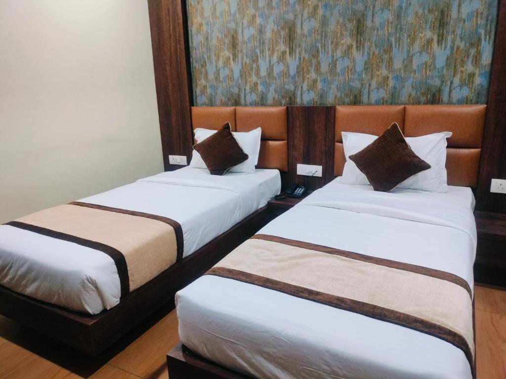 Postel nebo postele na pokoji v ubytování HOTEL VRINDAVAN