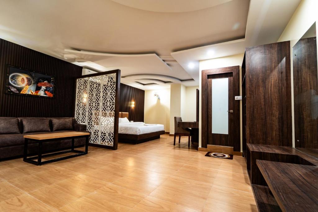 Postel nebo postele na pokoji v ubytování HOTEL VRINDAVAN