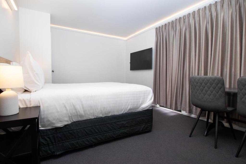 Postel nebo postele na pokoji v ubytování The Haven Newmarket Suites