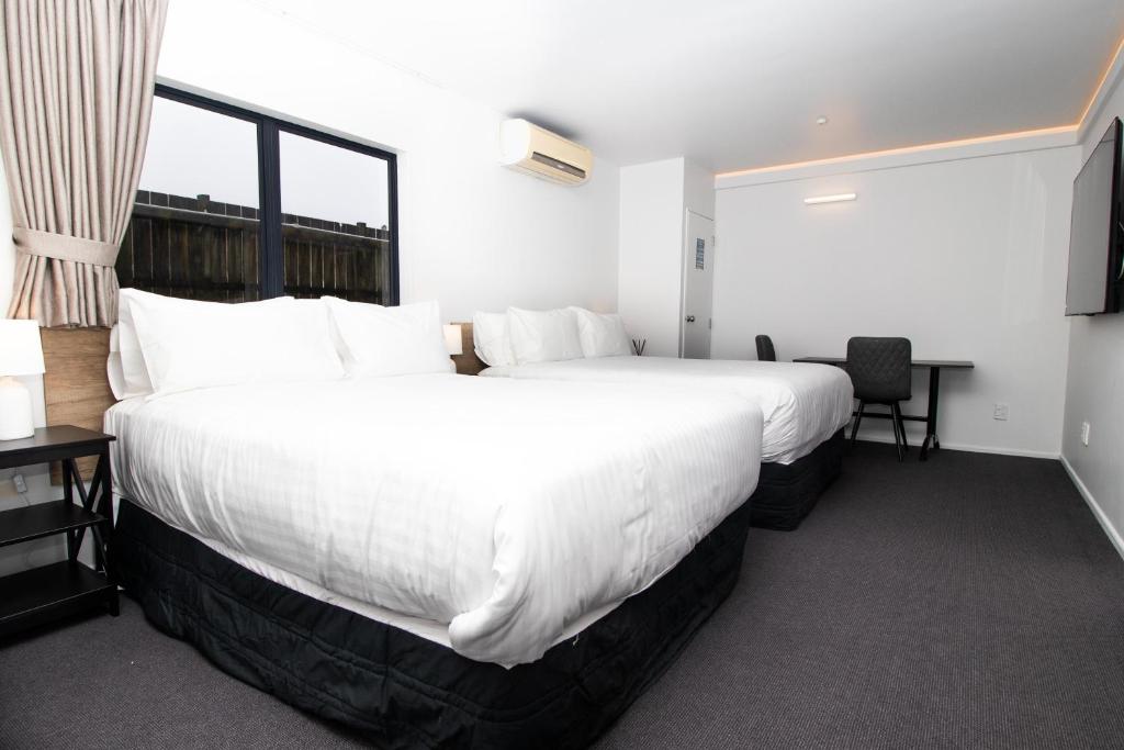 Postel nebo postele na pokoji v ubytování The Haven Newmarket Suites