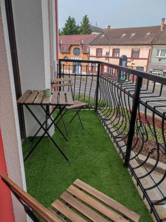 Balkón nebo terasa v ubytování Stafétaház Apartmanok