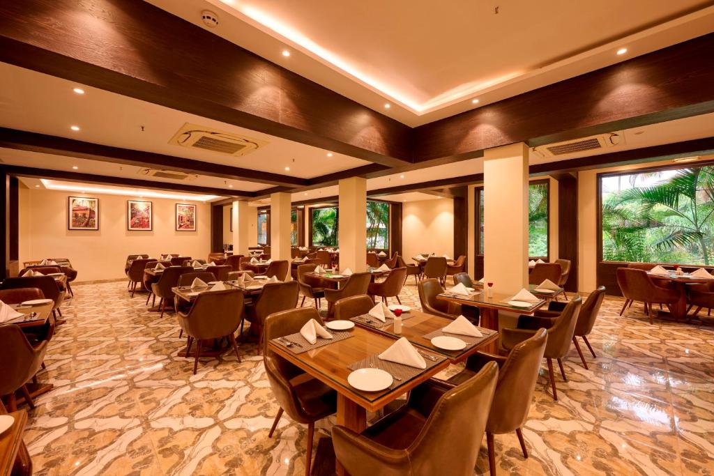 Restaurace v ubytování Sea Breeze Sarovar Portico Varca Goa
