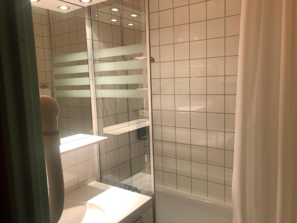 Koupelna v ubytování Brit Hotel Florimont