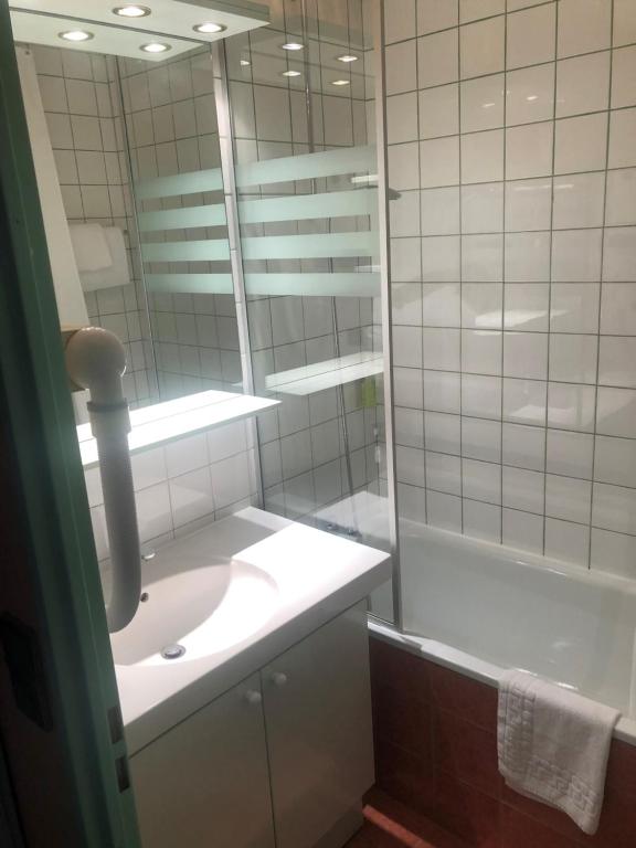Koupelna v ubytování Brit Hotel Florimont