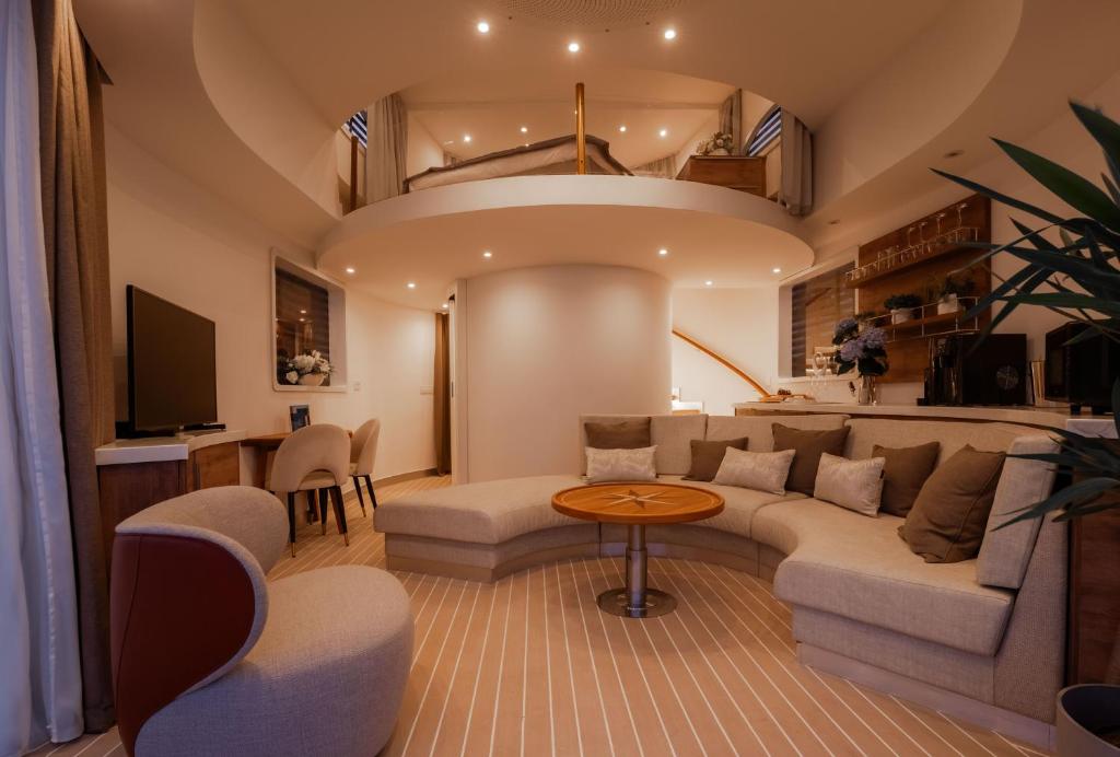 Posezení v ubytování Luxury Floating Apartment - Amor