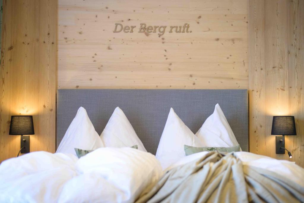 Voodi või voodid majutusasutuse Alphotel Biel-Kinzig - Access by Cable Car only! toas