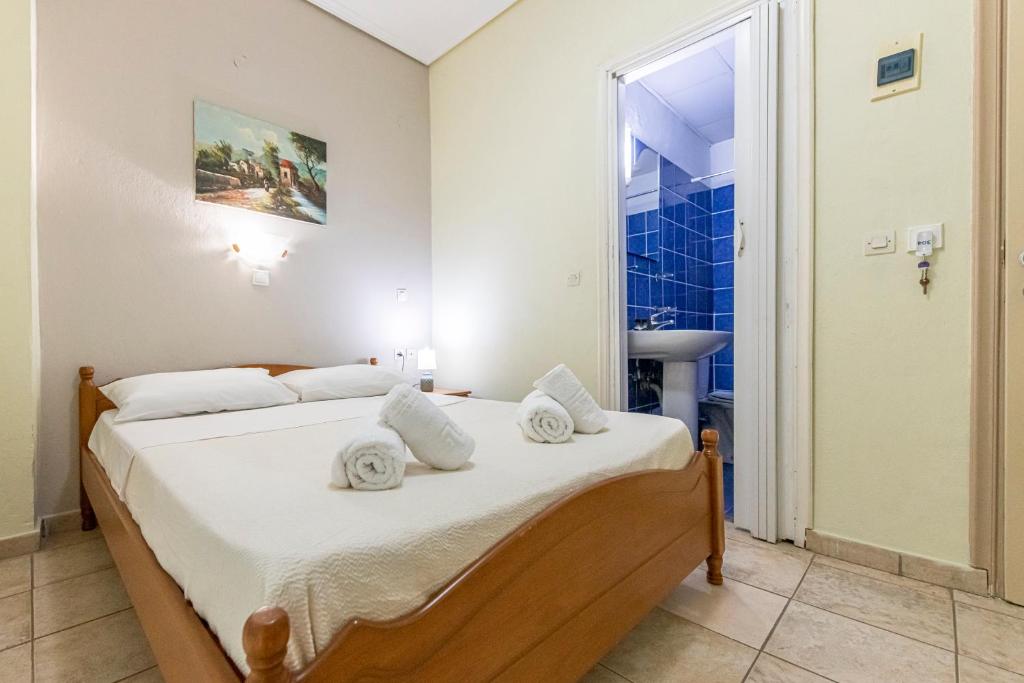 Postel nebo postele na pokoji v ubytování Lucia Hotel Paralia