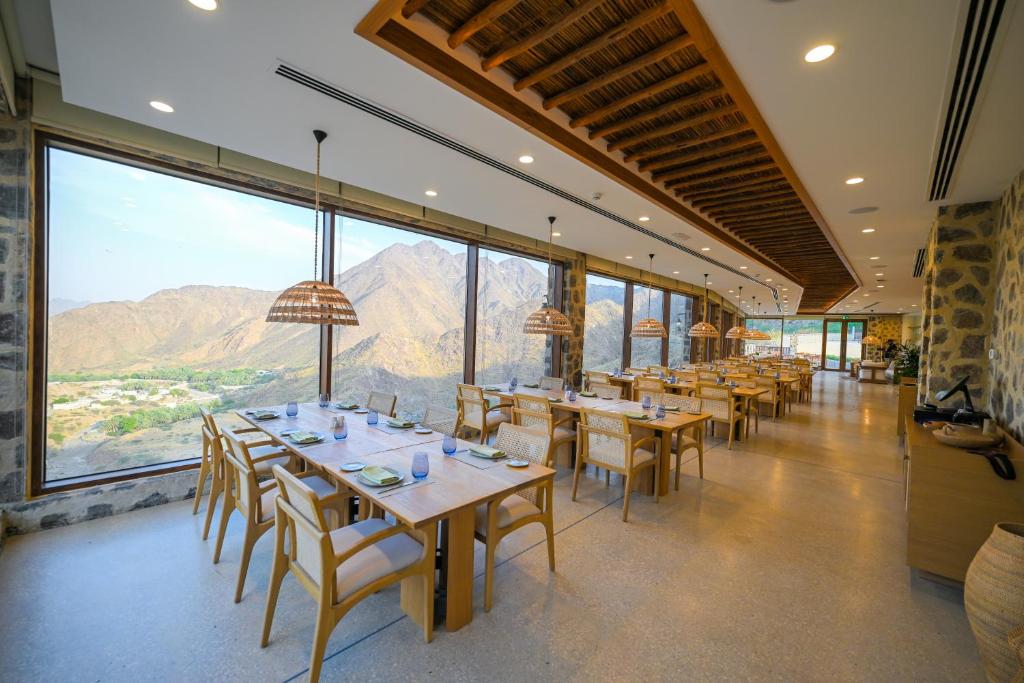 Nespecifikovaný výhled na hory nebo výhled na hory při pohledu z hotelu