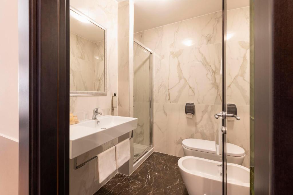Um banheiro em Hotel Virgilio