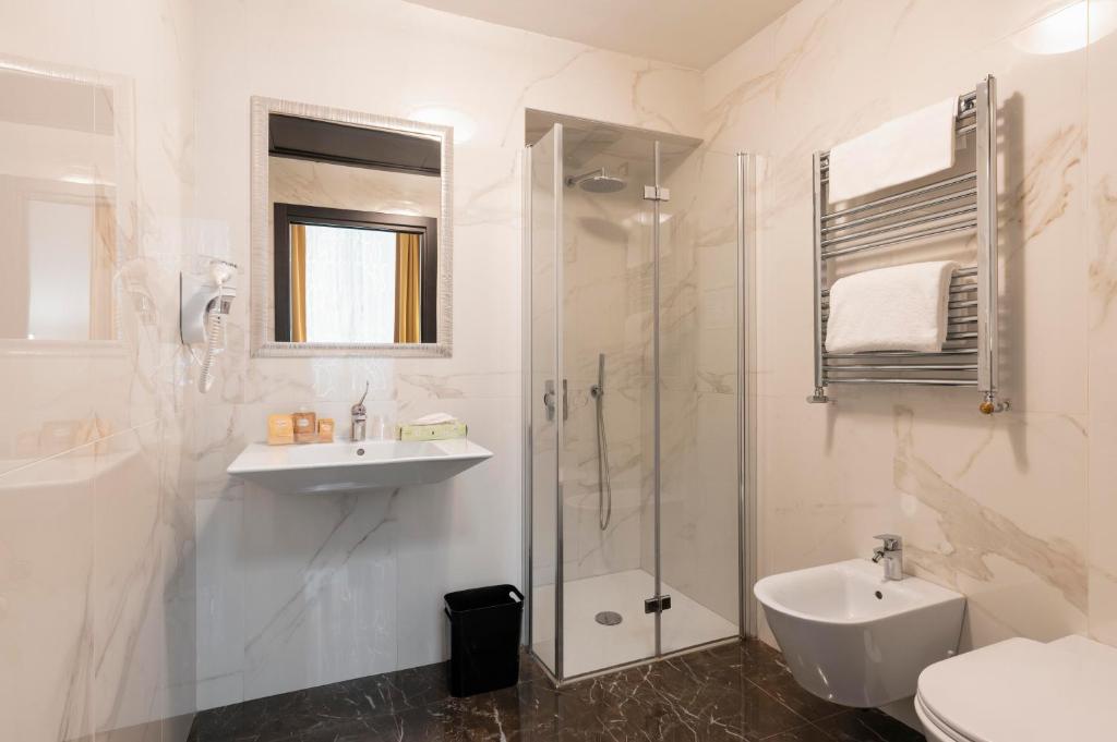 Um banheiro em Hotel Virgilio