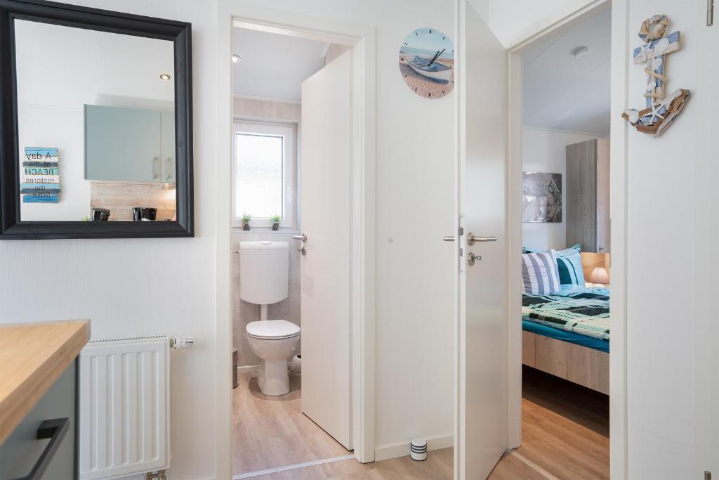 Koupelna v ubytování Casa del Mar Scharbeutz - Sauna kostenlos - 1 kleiner Hund willkommen - umzäunter Garten