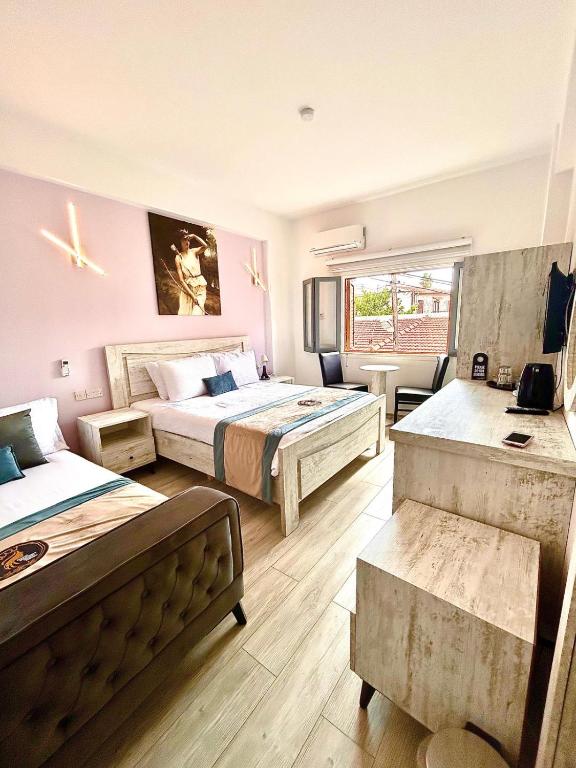 Royal Goddess Guest House, Walled City - Deluxe Double Room