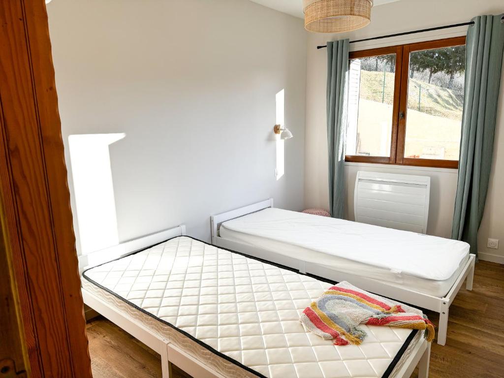 Ein Bett oder Betten in einem Zimmer der Unterkunft Le Plaisance, Beuil Les Launes