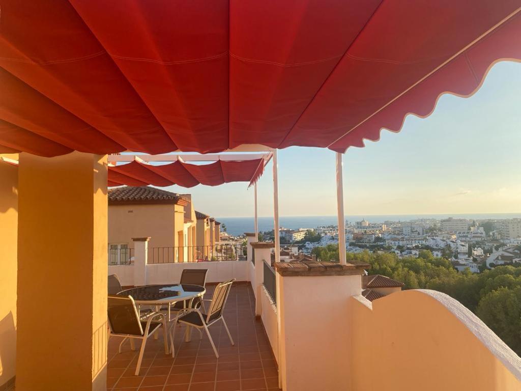 Μπαλκόνι ή βεράντα στο Ático en Nerja con vistas espectaculares
