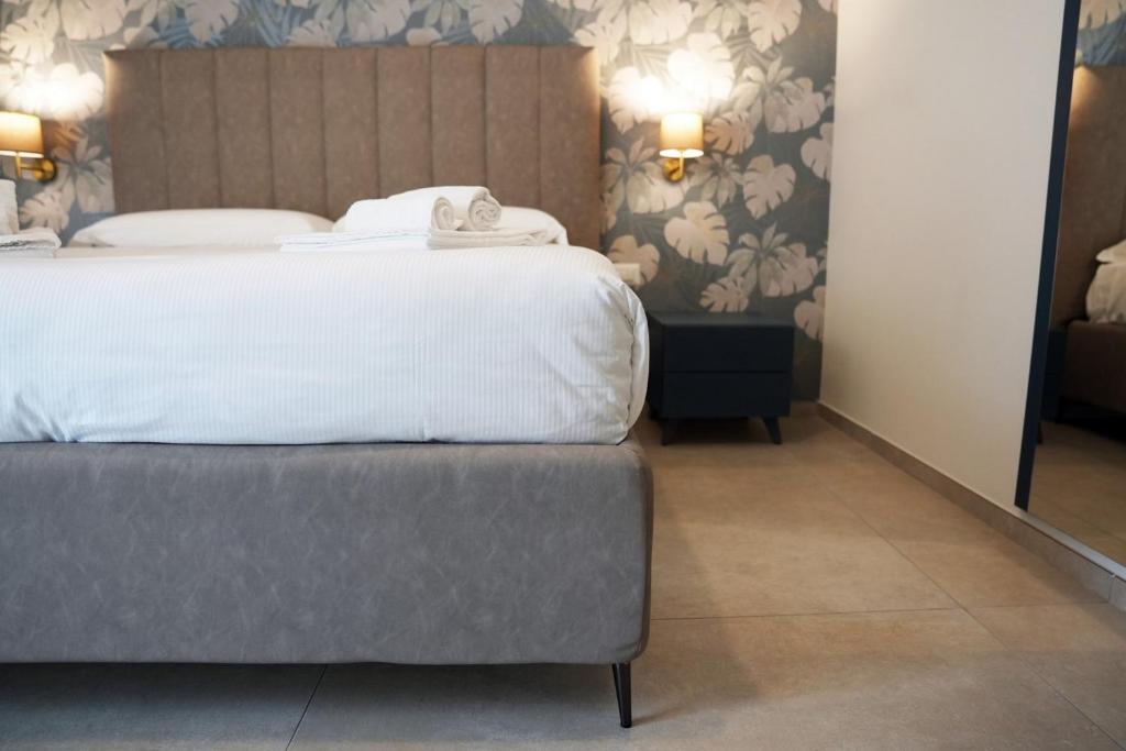Postel nebo postele na pokoji v ubytování Annunziatella Suite & Rooms