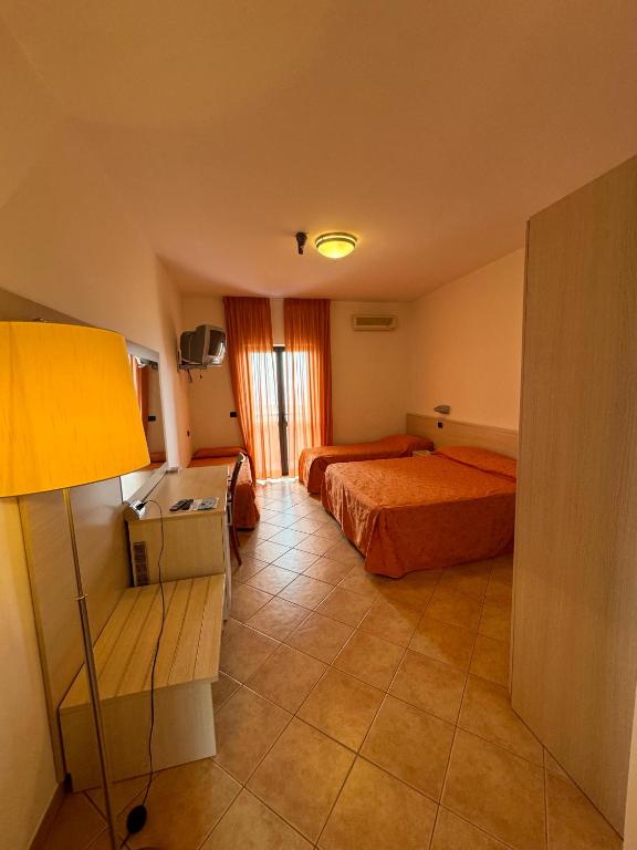 Postel nebo postele na pokoji v ubytování Athena Palace Hotel