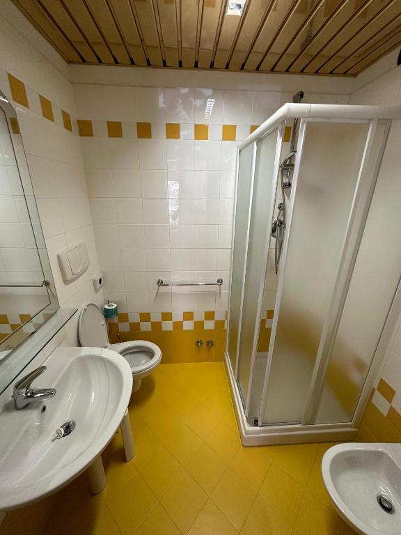 Koupelna v ubytování Athena Palace Hotel