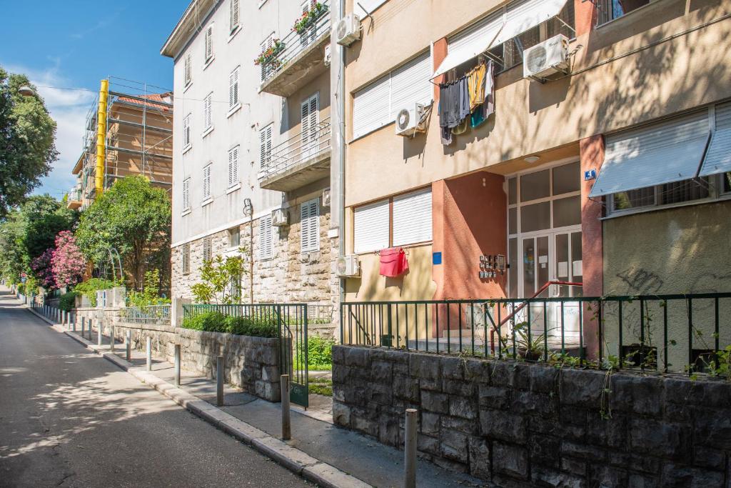 Budova, v ktorej sa apartmán nachádza