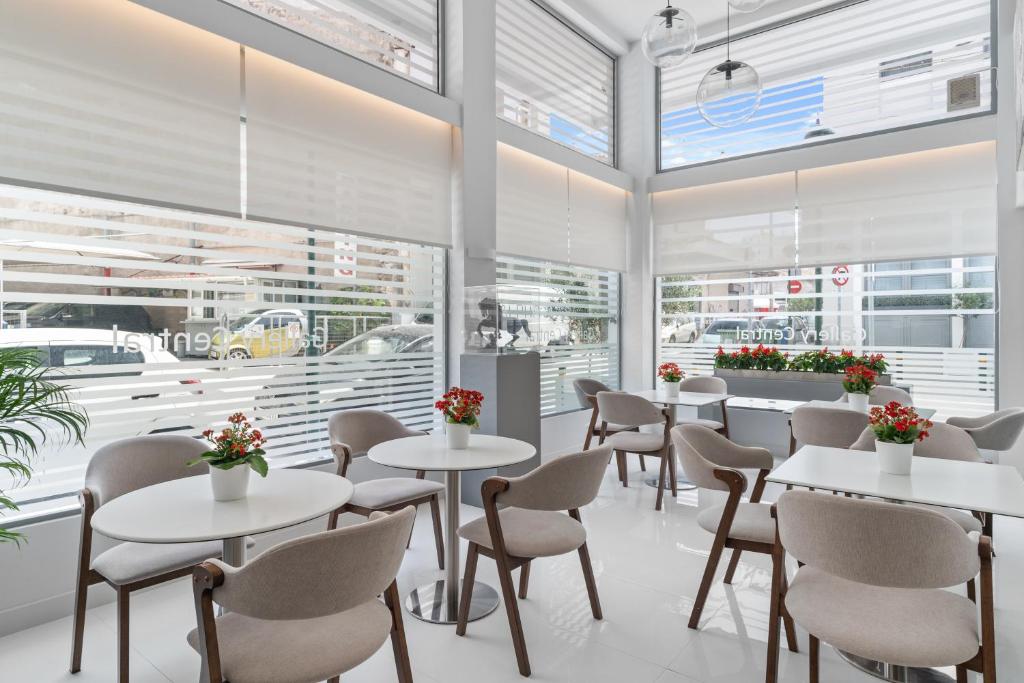 Gallery Central Piraeus Port - Resim 6