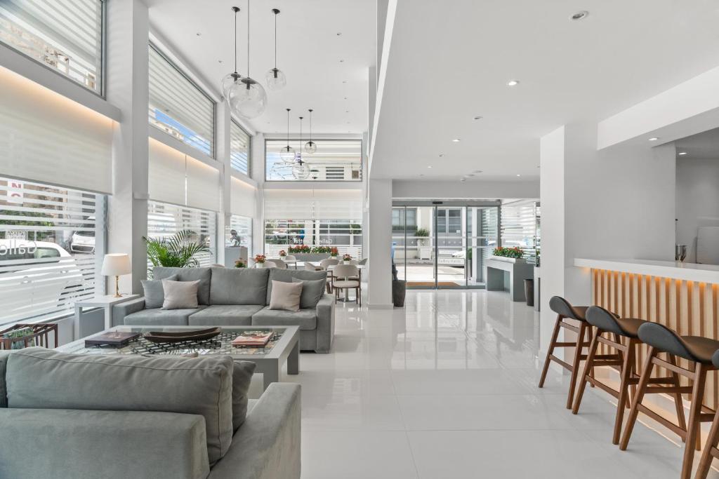 Gallery Central Piraeus Port - Resim 4