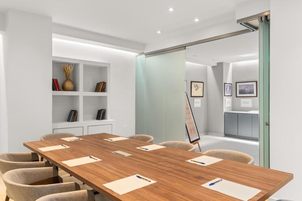 Gallery Central Piraeus Port - Resim 12