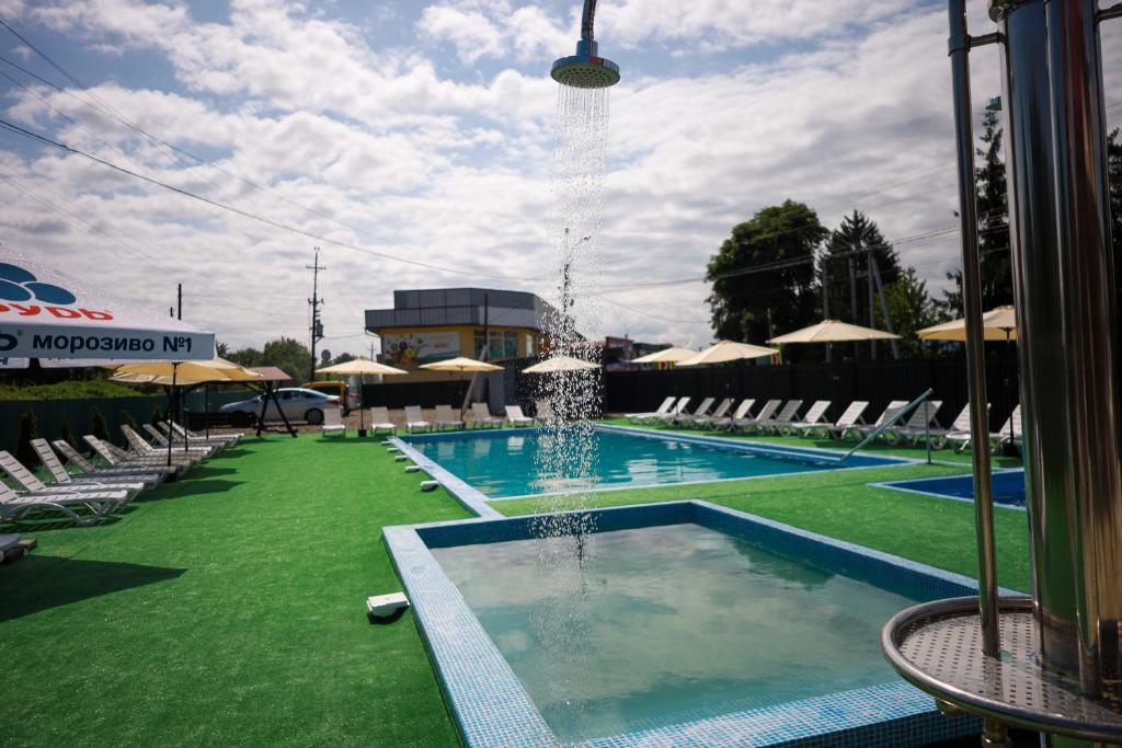 Bazén v ubytování Aqua Hotel nebo v jeho okolí