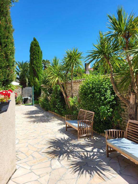 Κήπος έξω από το Le Clos des Sternes