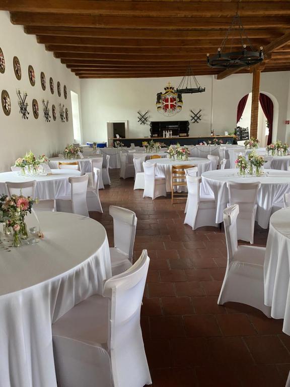 Reštaurácia alebo iné gastronomické zariadenie v ubytovaní Schlosshotel Mailberg