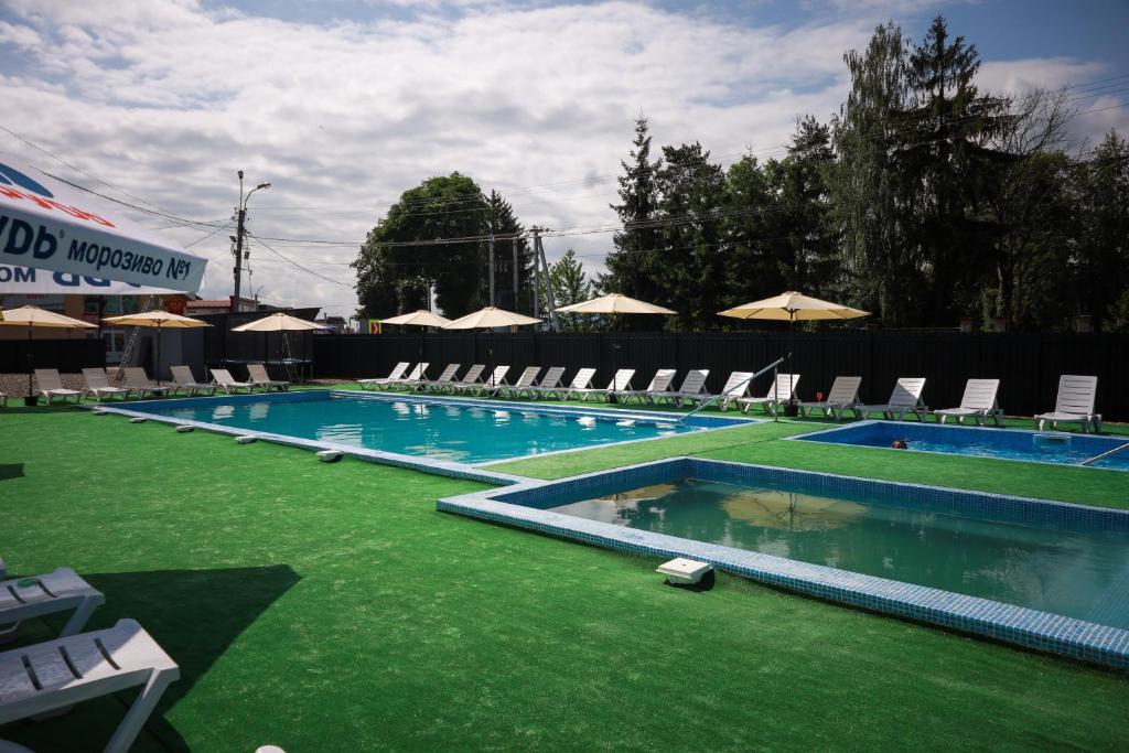Bazén v ubytování Aqua Hotel nebo v jeho okolí