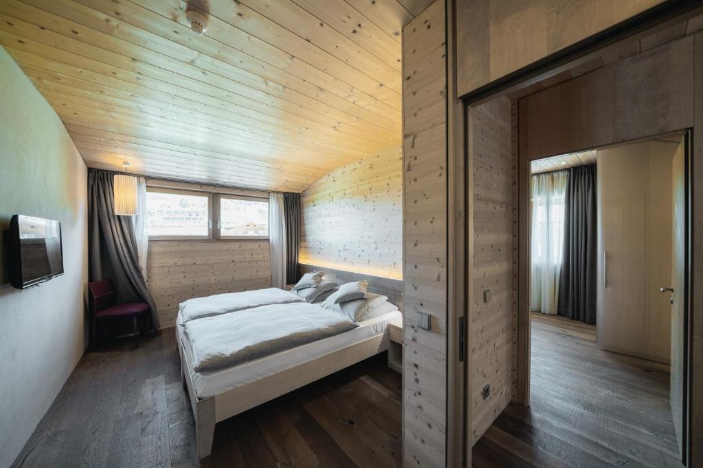 Postel nebo postele na pokoji v ubytování Seiser Alm Urthaler