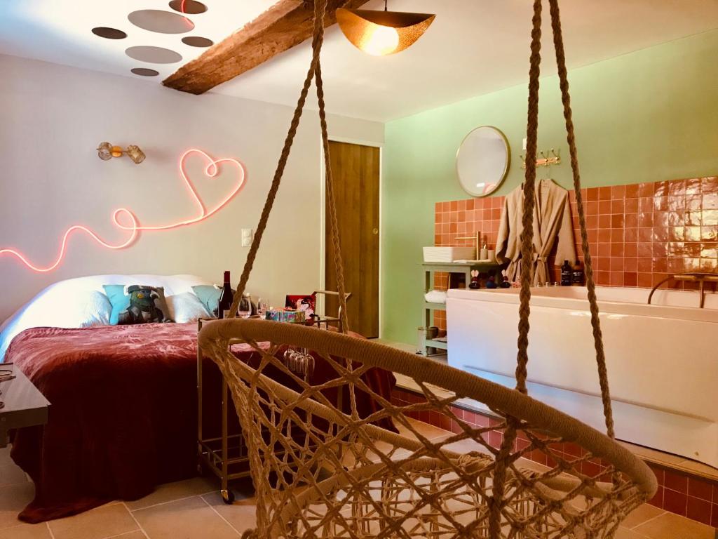 Jacuzzi et Vue sur Loire - Maison d'hôtes L'Odyssée - Suite King Con Bañera De Hidromasaje