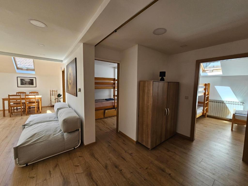 Postel nebo postele na pokoji v ubytování Leopold Chillout Hostel