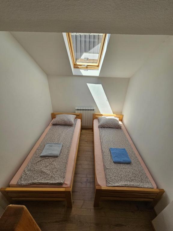 Postel nebo postele na pokoji v ubytování Leopold Chillout Hostel