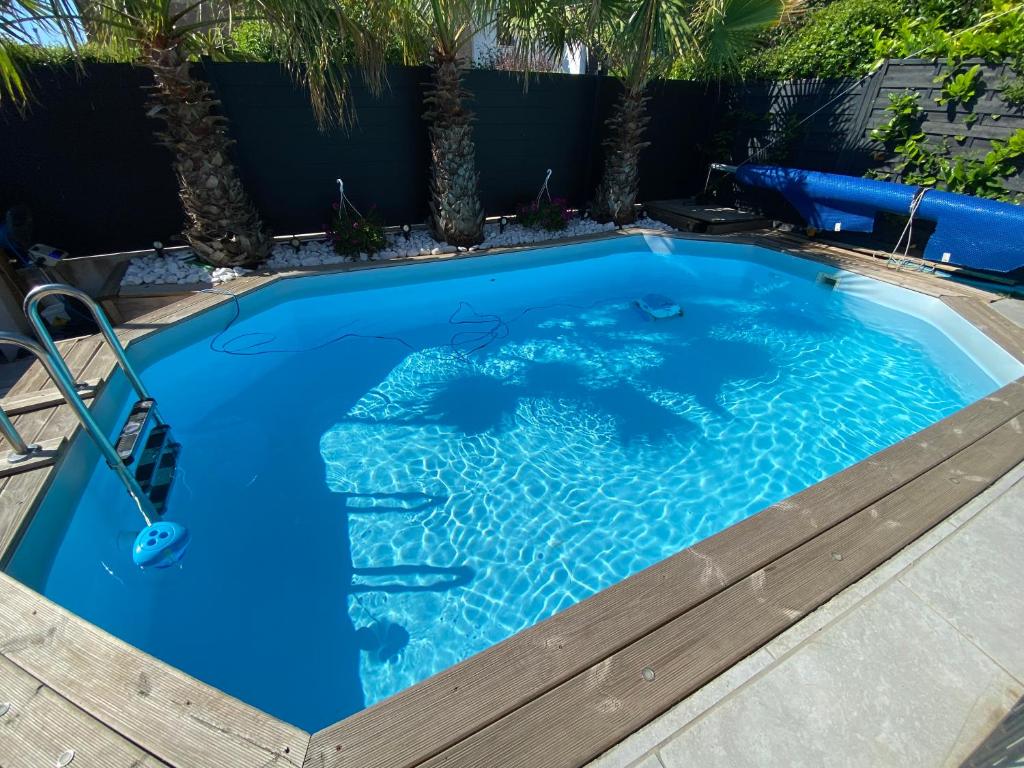 villa contemporaine avec piscine privée