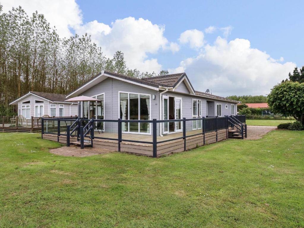 Owls Retreat, Lodge 11, Aldeburgh (updated prices 2024)