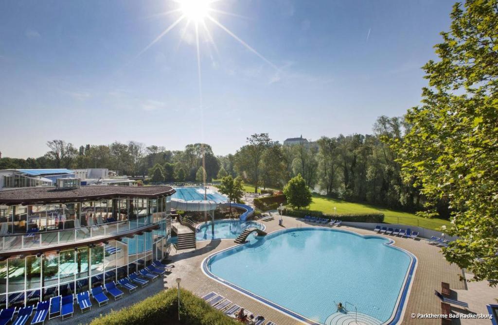 Bazén v ubytování Aparthotel Bad Radkersburg nebo v jeho okolí